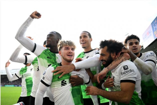 liverpool-players-celebrate