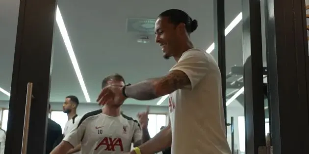 Virgil van Dijk and Alexis Mac Allister in training